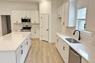 2745 Louis Cir, Crestview, FL 32536 - Photo 4