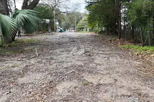 215 Davis Dr, Niceville, FL 32578 - Photo 4