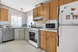 215 Davis Dr, Niceville, FL 32578 - Photo 18