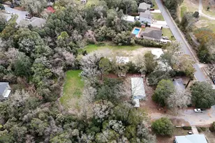 215 Davis Dr, Niceville, FL 32578 - Photo 2