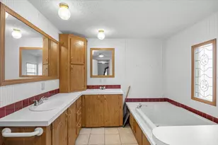 215 Davis Dr, Niceville, FL 32578 - Photo 14