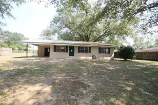 118 Peach Tree St, Paxton, FL 32538 - Photo 1