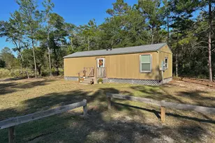 63 E Heather Ave, Defuniak Springs, FL 32433 - Photo 2