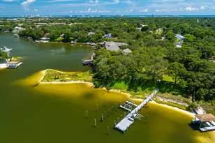 204 Laura Ln, Gulf Breeze, FL 32561 - Photo 68