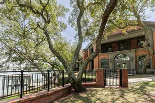 204 Laura Ln, Gulf Breeze, FL 32561 - Photo 46