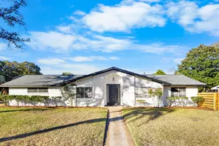 633 NE Merioneth Dr, Fort Walton Beach, FL 32547 - Photo 2