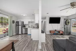 827 Boulevard De L'Orleans, Mary Esther, FL 32569 - Photo 10