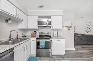 827 Boulevard De L'Orleans, Mary Esther, FL 32569 - Photo 6