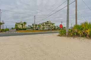 8436 Gulf Blvd, Navarre, FL 32566 - Photo 20