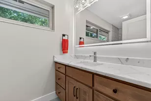 1013 Lake Dr, Niceville, FL 32578 - Photo 18