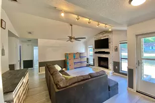 309 Springwood Cir, Crestview, FL 32536 - Photo 8