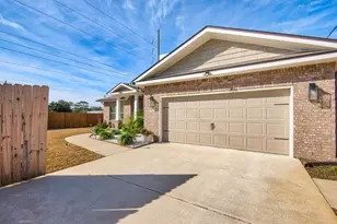 2 W Casa Loma Dr, Mary Esther, FL 32569 - Photo 4
