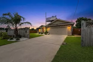 2 W Casa Loma Dr, Mary Esther, FL 32569 - Photo 2