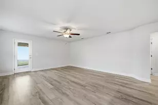 217 Baycliff Dr, Crestview, FL 32536 - Photo 10