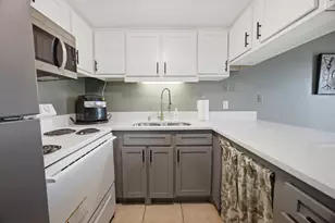 308 SW Miracle Strip Pkwy, Fort Walton Beach, FL 32548 - Photo 2