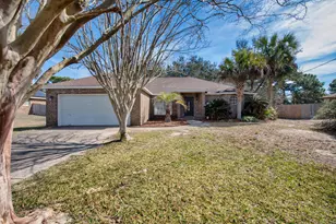 1852 Candlewood Dr, Navarre, FL 32566 - Photo 2