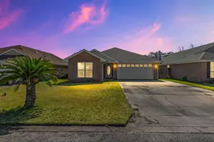 560 Rough Leaf Ln, Mary Esther, FL 32569 - Photo 2