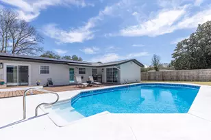 17 Oak Ln, Shalimar, FL 32579 - Photo 1