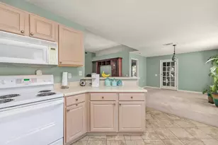 2088 Shadow Lake Dr, Gulf Breeze, FL 32563 - Photo 2