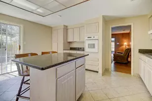 613 NE Cambridge Ave, Fort Walton Beach, FL 32547 - Photo 16