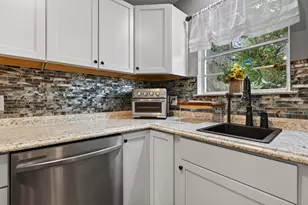 35 10th St, Shalimar, FL 32579 - Photo 10