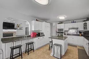 1004 Sandra Dr, Mary Esther, FL 32569 - Photo 8