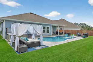 27 E Oak Trees Ln, Freeport, FL 32439 - Photo 1