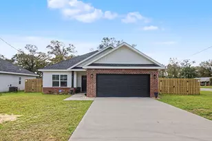 197 W 1st Ave, Crestview, FL 32536 - Photo 1