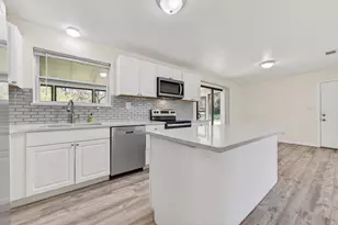 374 Pinewood Dr, Defuniak Springs, FL 32433 - Photo 22