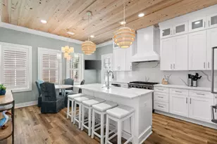 413 Henderson Cottage Wy, Destin, FL 32541 - Photo 2