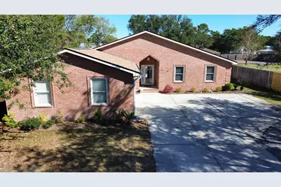 8600 Estrada Street, Navarre, FL 32566 - Photo 2