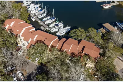 300 Yacht Club Drive #UNIT 18, Niceville, FL 32578 - Photo 2