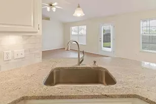 5104 Whitehurst Ln, Crestview, FL 32536 - Photo 8