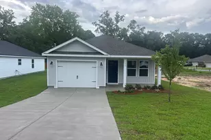 742 E Chestnut Ave, Crestview, FL 32539 - Photo 1