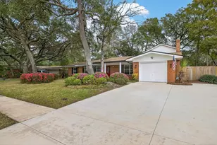 606 NE Merioneth Dr, Fort Walton Beach, FL 32547 - Photo 1