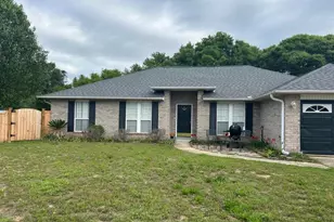 819 Travis Ct, Crestview, FL 32536 - Photo 1