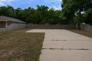 1438 Cedar St, Niceville, FL 32578 - Photo 1