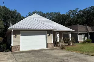 703 Nutmeg Ave, Niceville, FL 32578 - Photo 1
