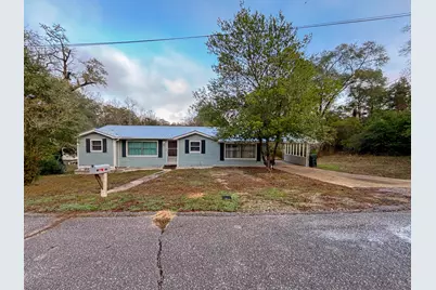 411 E Sloss Avenue, Defuniak Springs, FL 32433 - Photo 1