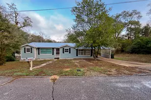 411 E Sloss Ave, Defuniak Springs, FL 32433 - Photo 1