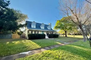 1003 Sandra Dr, Mary Esther, FL 32569 - Photo 2