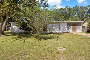 922 Montclair Rd, Pensacola, FL 32505 - Photo 1