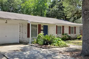 304 23rd St, Niceville, FL 32578 - Photo 1