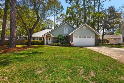 402 Northampton Circle, Fort Walton Beach, FL 32547 - Photo 1