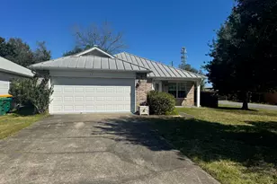 451 W Park Dr, Mary Esther, FL 32569 - Photo 1