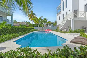 317 E Seaview Cir, Duck Key, FL 33050 - Photo 2