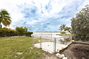 56 Bay Dr, Lower Sugarloaf Key, FL 33040 - Photo 32