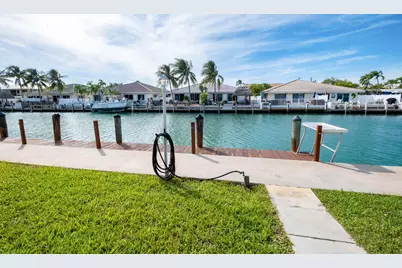 271 9th Street, Key Colony Beach, FL 33051 - Photo 18