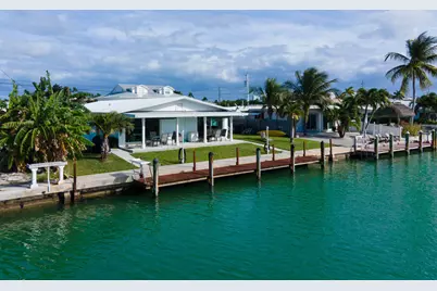 271 9th Street, Key Colony Beach, FL 33051 - Photo 2