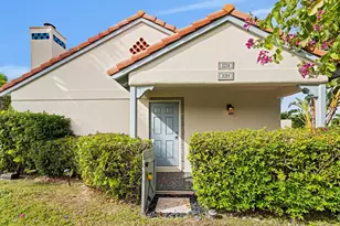 2211 Las Casitas Dr, Wellington, FL 00000 - Photo 2